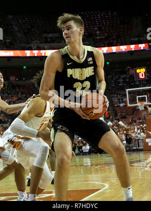 Austin, Texas, USA. 9. Dez 2018. Matt Haarms #32 der Purdue Kesselschmiede in Aktion die Texas Longhorns am Frank Erwin Center in Austin Texas vs. Texas Niederlagen Purdue 72-68. Robert Backman/Cal Sport Media. Credit: Cal Sport Media/Alamy leben Nachrichten Stockfoto