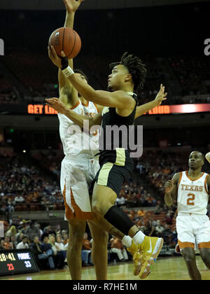 Austin, Texas, USA. 9. Dez 2018. Carsen Edwards #3 der Purdue Kesselschmiede in Aktion die Texas Longhorns am Frank Erwin Center in Austin Texas vs. Texas Niederlagen Purdue 72-68. Robert Backman/Cal Sport Media. Credit: Cal Sport Media/Alamy leben Nachrichten Stockfoto