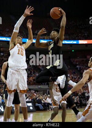 Austin, Texas, USA. 9. Dez 2018. Nojel Ost Nr. 20 der Purdue Kesselschmiede in Aktion gegen die Texas Longhorns am Frank Erwin Center in Austin, Texas. Texas Niederlagen Purdue 72-68. Robert Backman/Cal Sport Media. Credit: Cal Sport Media/Alamy leben Nachrichten Stockfoto