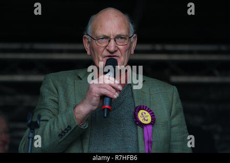 Stuart Agnew UKIP MDEP und UKIP Landwirtschaft und Ernährung Sprecher in London, UK. 09 Dez, 2018. Eine Rede zusammen mit Gerard Batten und Tommy Robinson, die zusammen auf dem Brexit verraten Rallye durch die UKIP in London Credit organisierten Joined: Rupert Rivett/Alamy Leben Nachrichten vorgestellt Stockfoto