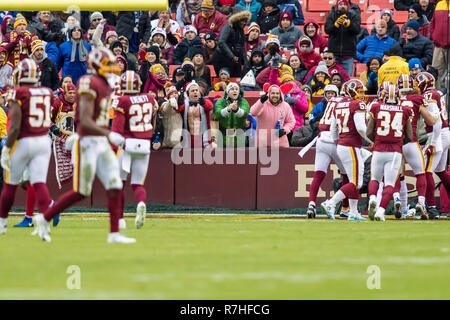 Landover, Maryland, USA. 09 Dez, 2018. Fans feiern in der ersten Hälfte der NFL Spiel zwischen den New York Giants und die Washington Redskins an FedExField in Landover, Maryland. Scott Taetsch/CSM/Alamy leben Nachrichten Stockfoto