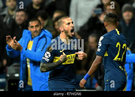 Madrid, Spanien. 9 Dez, 2018. Boca Juniors' Dario Benedetto (C) feiert nach dem Scoring der zweiten Runde der Copa Libertadores Finale zwischen River Plate und Boca Juniors in Madrid, Spanien, am Dez. 9, 2018. Fluss Platten gewann in der zweiten Runde 3-1 und 5-3 insgesamt, um den Titel zu behaupten. Quelle: Guo Qiuda/Xinhua/Alamy leben Nachrichten Stockfoto