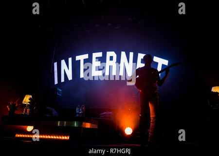 Toronto, Kanada. 09. Dezember 2018. Das Internet Gitarrist Steve Lacy führt bei Rebel Nachtclub Credit: topconcertphoto/Alamy leben Nachrichten Stockfoto