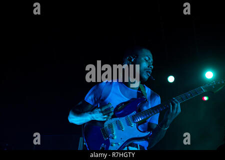 Toronto, Kanada. 09. Dezember 2018. Das Internet Gitarrist Steve Lacy führt bei Rebel Nachtclub Credit: topconcertphoto/Alamy leben Nachrichten Stockfoto