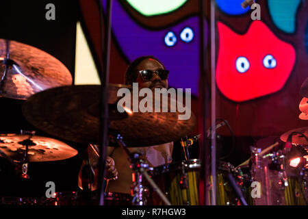 Toronto, Kanada. 09. Dezember 2018. Das Internet drummer Christopher Smith bei Rebel Nachtclub Gutschrift ausführt: topconcertphoto/Alamy leben Nachrichten Stockfoto