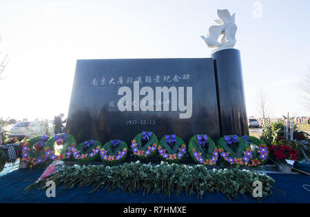 Toronto, Kanada. 9 Dez, 2018. Die Nanjing Massaker Opfer Denkmal befindet sich an der Elgin Mühlen Friedhof in Richmond Hill, Ontario, Kanada, Dez. 9, 2018 gesehen. Um die Geschichte des Zweiten Weltkrieges zu erinnern und einen dauerhaften Frieden in der Welt, friedliebenden Menschen offiziell das Nanjing Blutbad Denkmal in Ontario, Kanada am Sonntag gestartet. Credit: Zou Zheng/Xinhua/Alamy leben Nachrichten Stockfoto