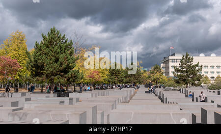 BERLIN, DEUTSCHLAND - 22. SEPTEMBER 2018: Am Denkmal für die ermordeten Juden Europas in Berlin, Deutschland Stockfoto