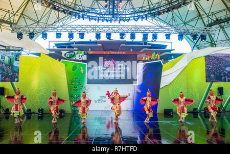 Thailändische Tänzerinnen, die den traditionellen Thai-Khon-Tanz auf dem Maskentanzfestival in Andong Südkorea darlegen Stockfoto