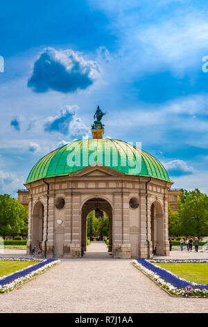 Vollständige Ansicht des schönen Pavillon für die Göttin Diana (dianatempel) im Zentrum der Renaissance Hof Garten (Hofgarten) in München, Deutschland. Stockfoto