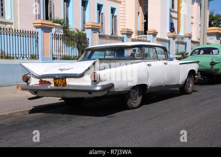 MATANZAS, CUBA - 22. Februar: Alte amerikanische Buick Electra am 22. Februar 2011 in Matanzas, Cuba. Neue änderung im Gesetz erlaubt Kubaner Autos zu handeln. Autos, die ich Stockfoto