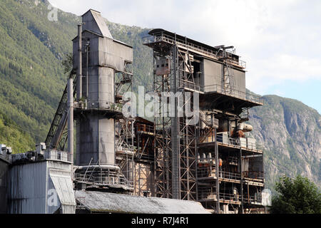 Norwegen, Hordaland County. Odda Stahlwerk, verlassenen industriellen Fabrik. Stockfoto