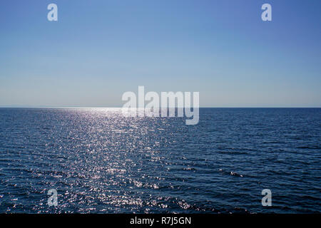 Blick auf das Meer von der Altstadt von Kavala, Mazedonien, Griechenland Stockfoto