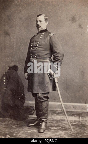 Generalmajor Irvin McDowell von Aide-de-camp USA Freiwilligen Infanterieregiments, in Uniform mit Schwert, ca. 1863 Stockfoto