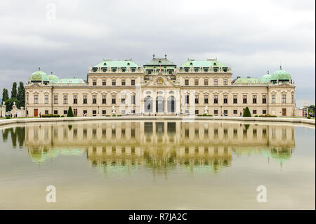 Panorama Blick auf das Schloss Belvedere in Wien, Österreich Stockfoto