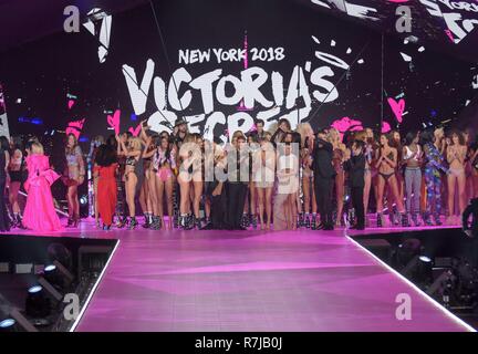2018 Victoria Secret Fashion Show - Start- und Landebahn mit: zeigen, Wo: New York, New York, United States Wann: 08 Aug 2018 Quelle: Patricia Schlein/WENN.com Stockfoto
