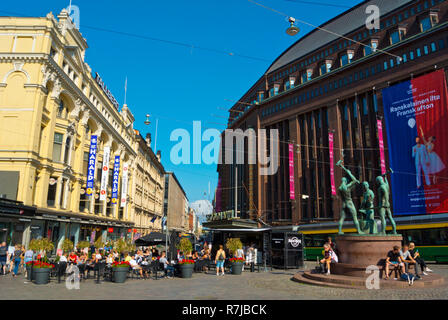 Sepän Aukio Kolmen, drei Smiths Square, Aleksanterinkatu, Helsinki, Finnland Stockfoto