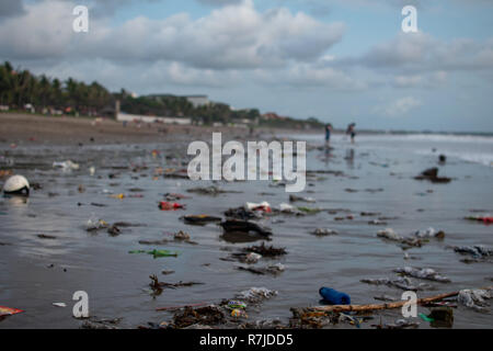 Müll am Strand, viel Plastik garbide am Strand des Indischen Ozeans Stockfoto