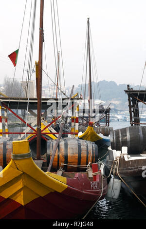 Rabelo Boote, Schiffe, die typisch für den Douro, die traditionell die Fässer von Port aus Alto Douro, wo die Weinberge sind Loca durchgeführt Stockfoto