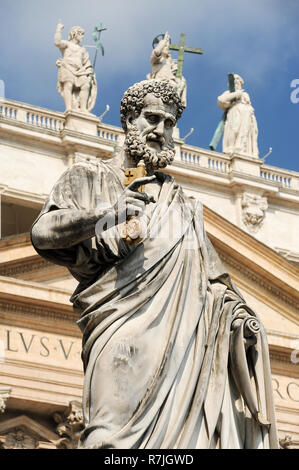 Statue der hl. Petrus und Johannes der Täufer, Jesus Christus und Apostels Andreas Statuen von Carlo Maderno Fassade der italienischen Renaissance Papale Basilika Ma Stockfoto