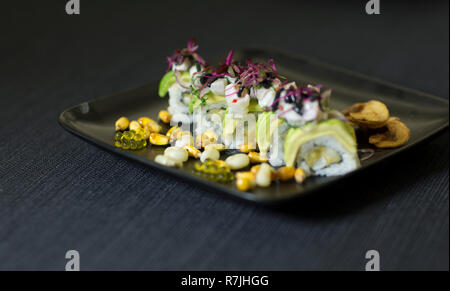 Garnelen, Sushi, Gerichte auf Verkauf., Präsentation, presentacion de Sushi comida saludable Stockfoto