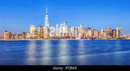 New York City Manhattan Skyline der Innenstadt mit seinen Wolkenkratzern, einschließlich des One World Trade Center Stockfoto