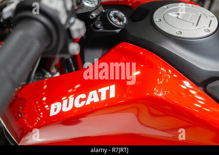 Bangkok, Thailand - Dezember 2, 2018: Nahaufnahme eines Ducati Logo auf einer Ducati Motorrad tank Motor Expo Messe in Bangkok in Bangkok, Thailand Stockfoto