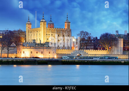 Tower von London bei Nacht, Großbritannien Stockfoto