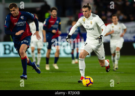 Huesca, Spanien. 09 Dez, 2018. Ballen von Real Madrid (11) läuft mit dem Ball im LaLiga Match zwischen SD Huesca und Real Madrid im El Alcoraz. Credit: Daniel Marzo/Pacific Press/Alamy leben Nachrichten Stockfoto