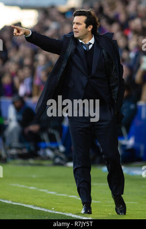 Huesca, Spanien. 09 Dez, 2018. Santiago Solari Real Madrid Manager während der LaLiga Match zwischen SD Huesca und Real Madrid im El Alcoraz. Credit: Daniel Marzo/Pacific Press/Alamy leben Nachrichten Stockfoto