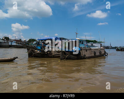 Boote am Mekong Teil der berühmten schwimmenden Markt Cai werden ist ein Fluss - Land gemischte Stadt in Vietnam Asien Stockfoto