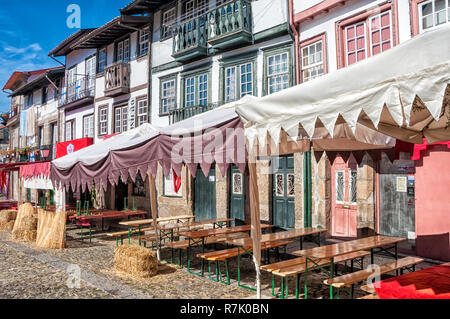 Praça de Santiago Platz während der Messe Afonsina, Weltkulturerbe der UNESCO, Guimarães, Region Norte, Portugal Stockfoto