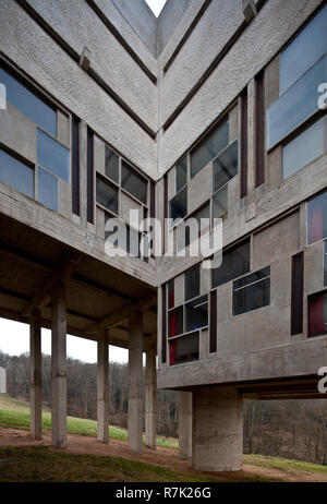 Éveux bei Lyon, Kloster Sainte-Marie de La Tourette, 1956-1960 von Le Corbusier, Innenhof Stockfoto