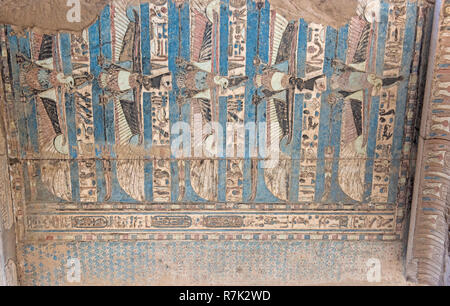 Malte hieroglypic Schnitzereien an Wand an der alten ägyptischen Tempel von Kom Ombo Stockfoto