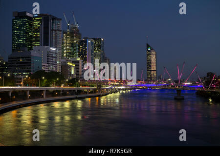 Brisbane City Centre und Brisbane River bei Nacht, Queensland, Australien Stockfoto