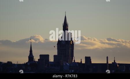 Aberdeen Sheriff Court und Tolbooth Museum. Imposantes viktorianisches Gebäude aus Granit gegen ein Abendhimmel. Aberdeen, Schottland, Großbritannien. Stockfoto