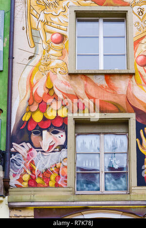 Bunte Fassade des Restaurants Fritschi in der Altstadt am Sternenplatz in Luzern/Schweiz Stockfoto