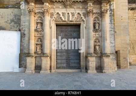 Spanien, Andalusien, Provinz Cadiz, Arcos de la Frontera, weiße Dörfer Route (Ruta de Los Pueblos Blancos), 16. und 17. Jahrhundert San Pedro Kirche im spätgotischen Stil Stockfoto