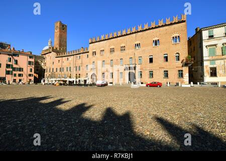 Italien, Lombardei, Mantua (Mantova), als Weltkulturerbe von der UNESCO, die Piazza Sordello, Torre della Gabbia und Basilica di Sant Andrea Stockfoto