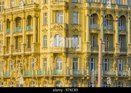 Prag hotel, mit Blick auf die bunte Fassade eines typischen Jugendstil Hotel Gebäude im Nove Mesto Viertel von Prag, tschechische Republik. Stockfoto