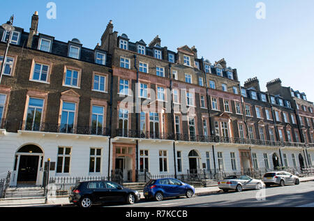 Grand Reihenhäuser Südseite Russell Square Bloomsbury Londoner Stadtteil Camden England Großbritannien UK Stockfoto