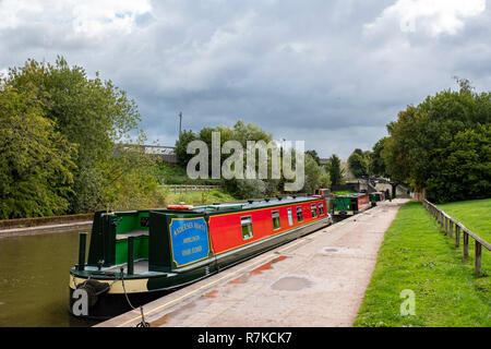 Angelegte Boote auf Shropshire Union Canal in Northwich Cheshire UK Stockfoto