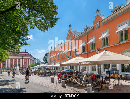 Cafe/Bar am Ufer des Flusses Aura (aurajoki) im historischen Zentrum, Turku, Finnland Stockfoto