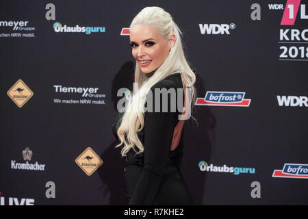 Bochum, Deutschland. 07 Dez, 2018. Daniela Katzenberger, Entertainer, halb Bild, halb Abbildung, auf dem roten Teppich der EinsLive Krone Zeremonie am 06.12.2018 in Bochum/Deutschland | Verwendung der weltweiten Kredit: dpa/Alamy leben Nachrichten Stockfoto
