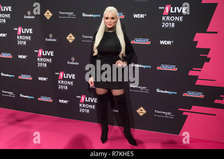 Bochum, Deutschland. 07 Dez, 2018. Daniela Katzenberger, Entertainer, vollständige Abbildung, auf dem roten Teppich der EinsLive Krone Zeremonie am 06.12.2018 in Bochum/Deutschland | Verwendung der weltweiten Kredit: dpa/Alamy leben Nachrichten Stockfoto