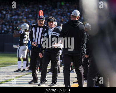 Dez 09 2018 Oakland USA CA Oakland Raiders Head Coach Jon Gruden während der NFL Football Spiel zwischen Pittsburgh Steelers und die Oakland Raiders 24-21 gewinnen an O. co Coliseum Stadium Oakland, Calif. Thurman James/CSM Stockfoto