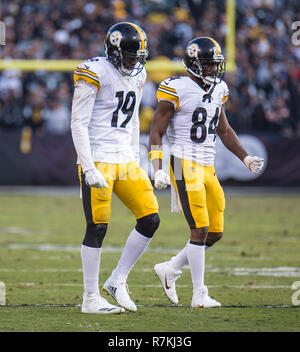 Dez 09 2018 Oakland USA CA Pittsburgh Steelers wide receiver JuJu Smith-Schuster (19) und Wide Receiver Antonio Braun (84) Gehen Sie auf das Feld während der NFL Football Spiel zwischen Pittsburgh Steelers und die Oakland Raiders 21-24 an O. co Coliseum Stadium Oakland, Calif. Thurman James/CSM verloren Stockfoto