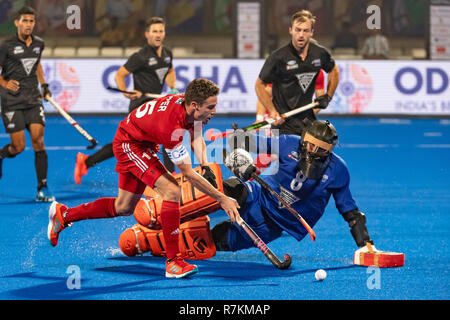 Bhubaneswar, Indien. 10. Dez 2018. Odisha's Hockey Männer Wm Bhubaneswar 2018. Veranstaltungsort: Kalinga Stadion. Phillip Roper und Richard Joyce während des Spiels England gegen Neuseeland. Credit: Pro Schüsse/Alamy leben Nachrichten Stockfoto