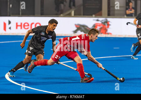 Bhubaneswar, Indien. 10. Dez 2018. Odisha's Hockey Männer Wm Bhubaneswar 2018. Veranstaltungsort: Kalinga Stadion. Liam Ansell und Jared Panchia während des Spiels England gegen Neuseeland. Credit: Pro Schüsse/Alamy leben Nachrichten Stockfoto