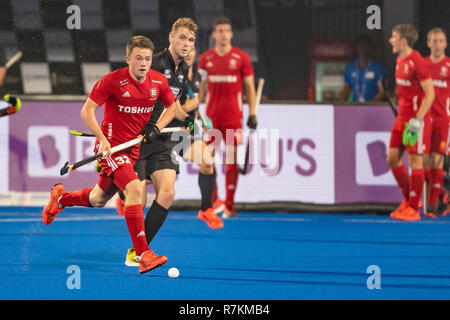 Bhubaneswar, Indien. 10. Dez 2018. Odisha's Hockey Männer Wm Bhubaneswar 2018. Veranstaltungsort: Kalinga Stadion. Zachary Wallace und Blair Tarrant während des Spiels England gegen Neuseeland. Credit: Pro Schüsse/Alamy leben Nachrichten Stockfoto