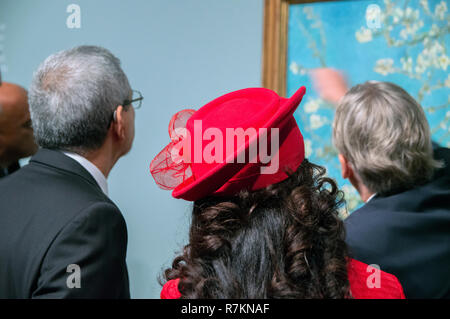 Amsterdam, Niederlande. 10. November 2018. Besuch des Kap Verde Präsident Jorge Carlos De Almeida Fonseca und seine Frau Ligia Dias Fonseca im Van Gogh Museum in Amsterdam Die Niederlande 2018 Credit: Robert vantgarde Hoenderdaal/Alamy leben Nachrichten Stockfoto